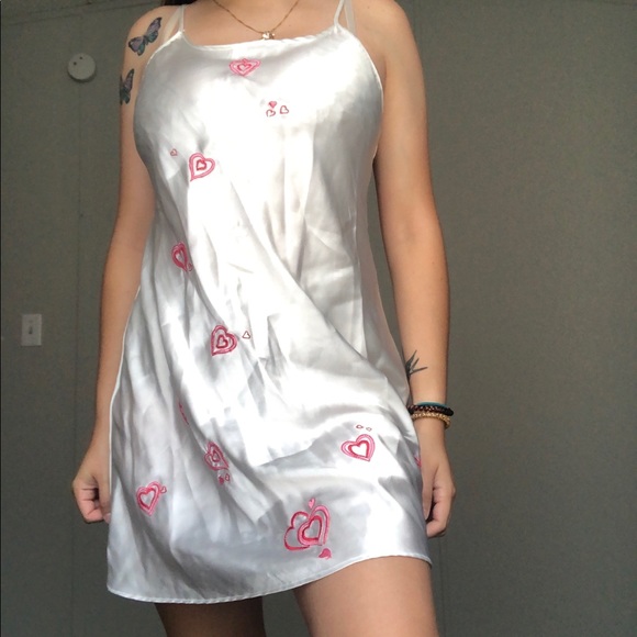 Satin baby doll heart dress - Picture 3 of 4